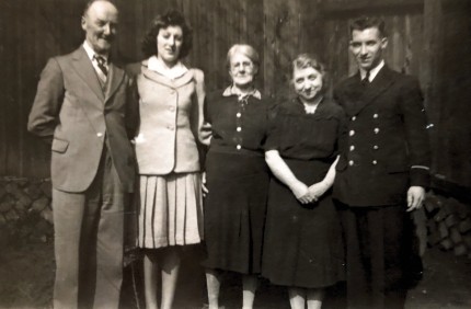 Grandad Tickle (John), Mum, Gran Proctor (Ellen), Gran Tickle (Harriet) and Dad
