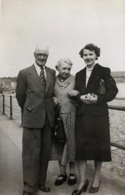 'A Day at the Seaside' - Gran and Grandad Tickle with Auntie Edna