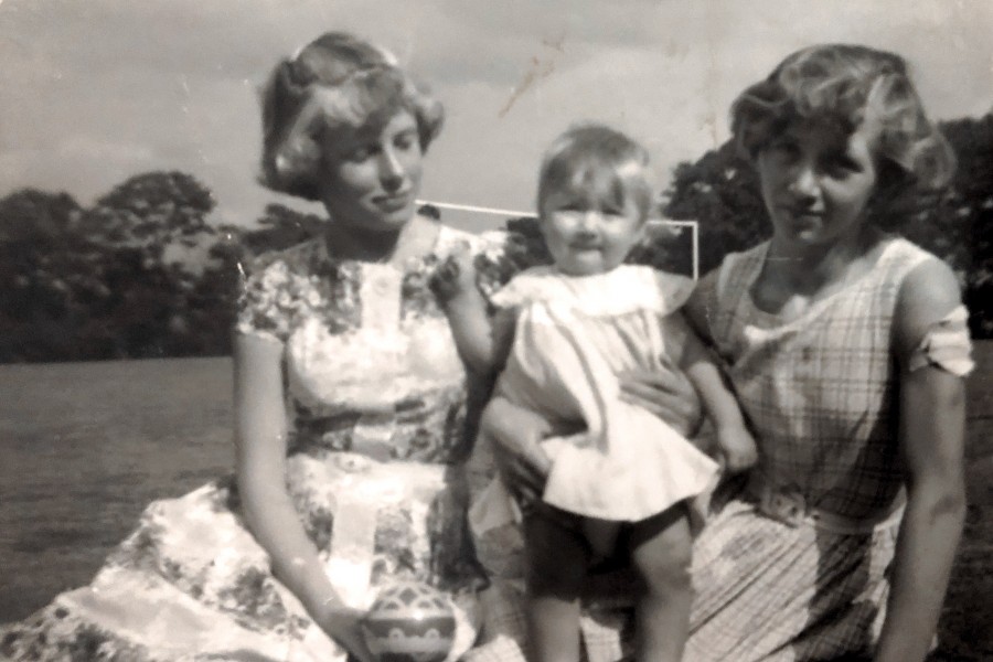 June Barber, Karen & Maureen. Ready for Australia, 1959