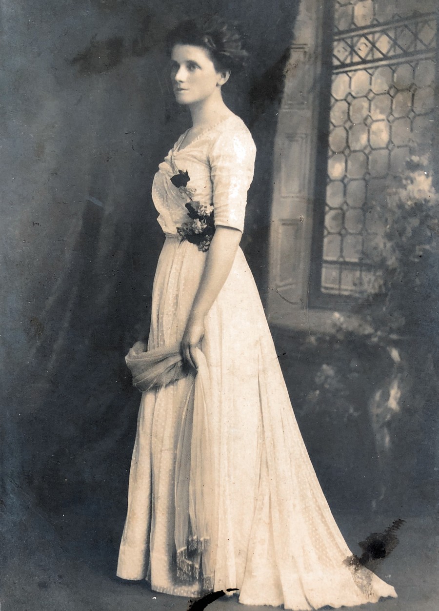 Daisy Nye as a young woman