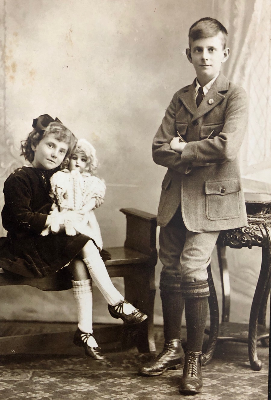 Aunty Daisy and Willy (Dad) About 1915
