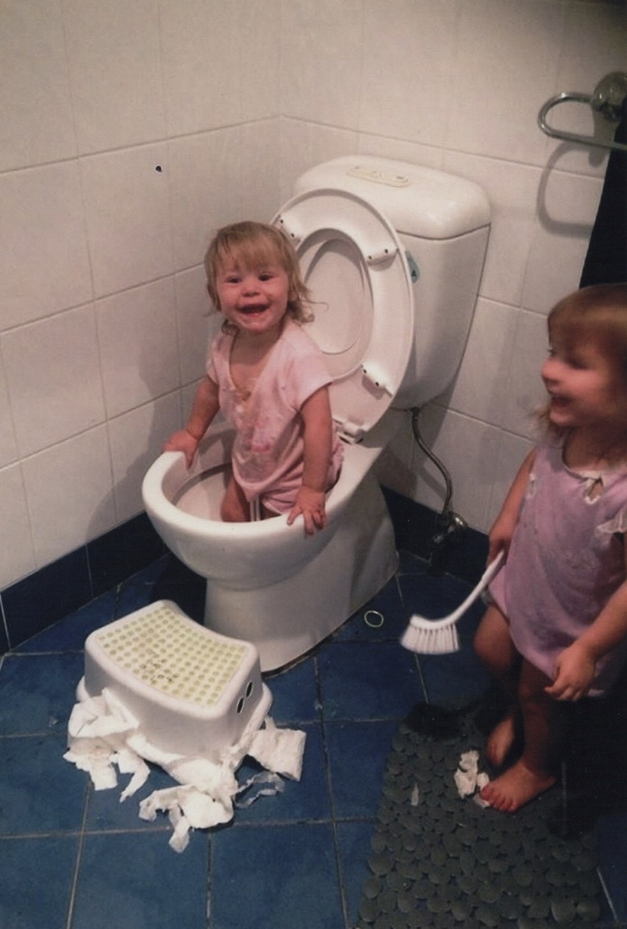 My two funny granddaughters (Asher & Saskia)<br />
